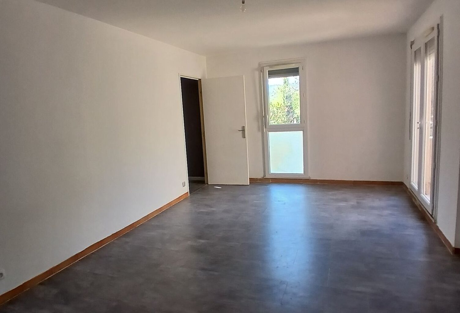 Très bon rapport qualité / prix T4 de 80m² avec terrasse de 6m² au sein d'une petite résidence arborée — photo 1