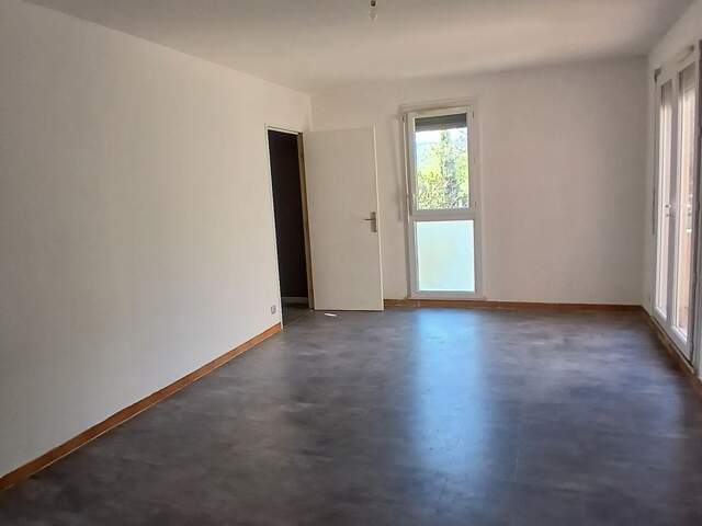 Très bon rapport qualité / prix T4 de 80m² avec terrasse de 6m² au sein d'une petite résidence arborée — photo du bien