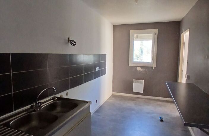 Très bon rapport qualité / prix T4 de 80m² avec terrasse de 6m² au sein d'une petite résidence arborée — photo 3