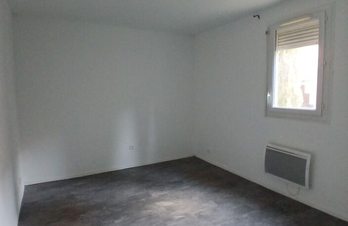 Très bon rapport qualité / prix T4 de 80m² avec terrasse de 6m² au sein d'une petite résidence arborée — photo 5