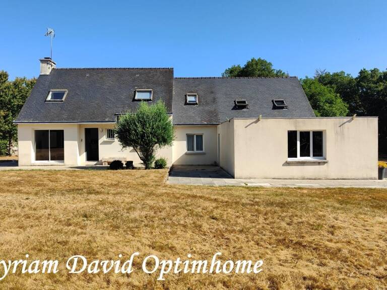 Propriété de 173 m² avec appartement indépendant et 9 000 m² de terrain à 7 mn Rostrenen — photo 1