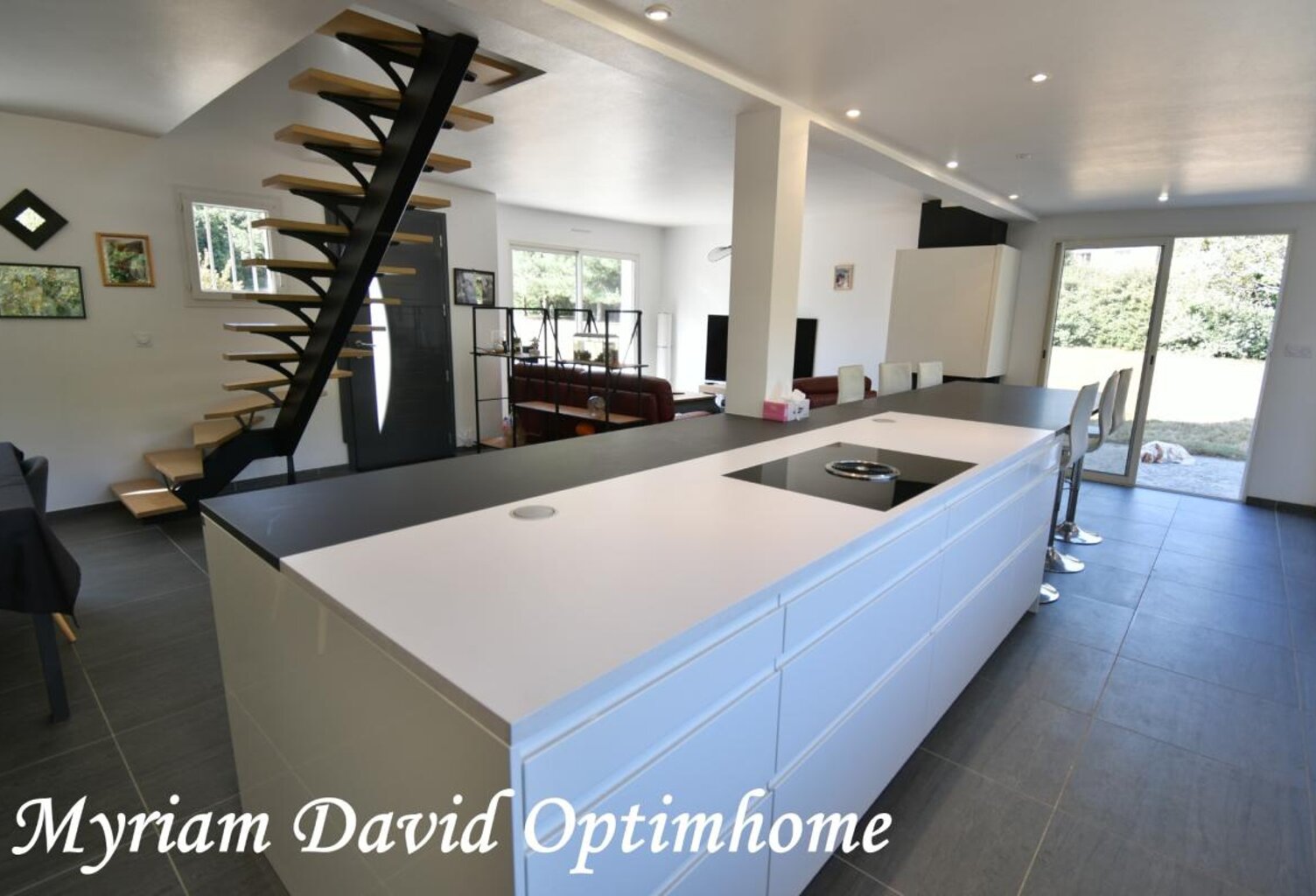 Propriété de 173 m² avec appartement indépendant et 9 000 m² de terrain à 7 mn Rostrenen — photo 1