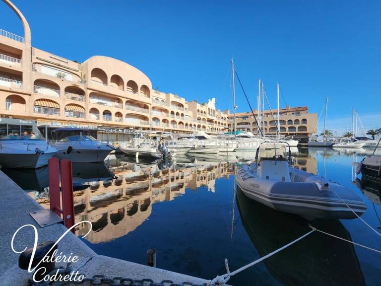 À vendre – Appartement T3 98 m² avec terrasse et 2 garages – Port d’Hyères 83400 — photo 1