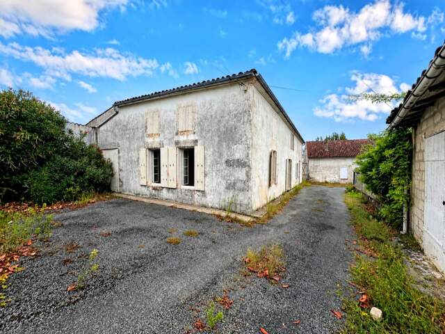 Maison à vendre BURIE (17) — photo du bien