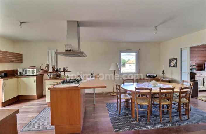 Maison familiale T7 de 145 m² – 3 chambres – Jardin, dépendance & carport Saint-Julien-de-Concelles (44450) — photo 2