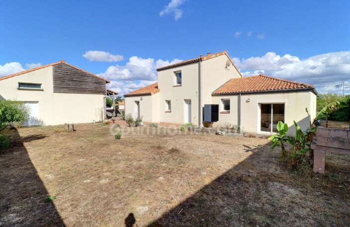 Maison familiale T7 de 145 m² – 3 chambres – Jardin, dépendance & carport Saint-Julien-de-Concelles (44450) — photo 3