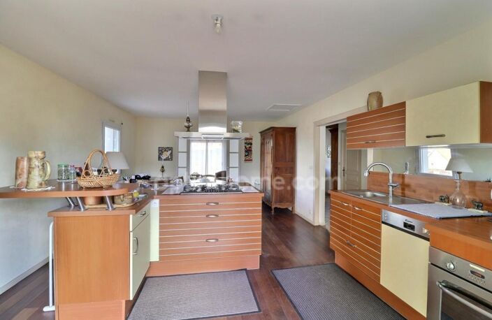 Maison familiale T7 de 145 m² – 3 chambres – Jardin, dépendance & carport Saint-Julien-de-Concelles (44450) — photo 4