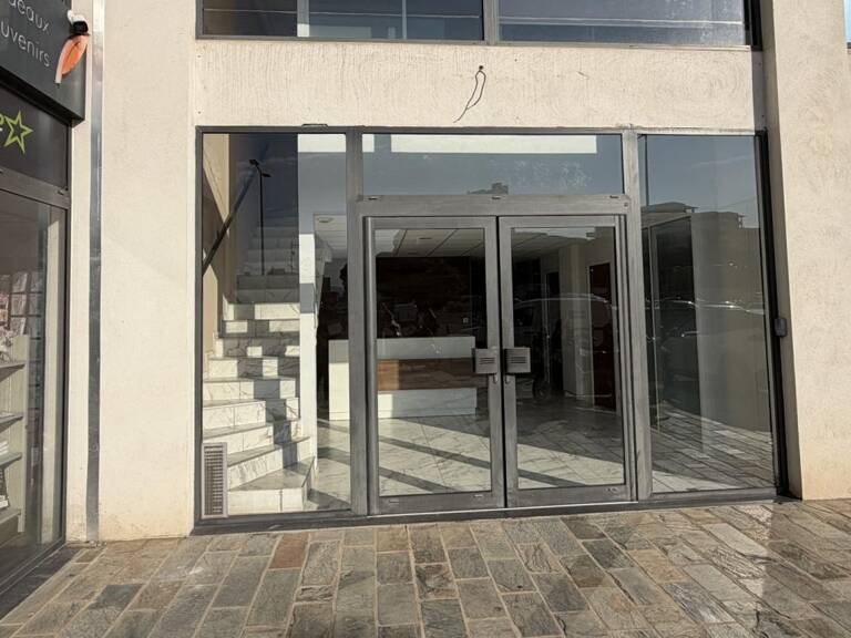 LOCAL COMMERCIAL RCE JARDINS D BODICCIONE BT E BD LOUIS CAMPI AJACCIO — photo 1