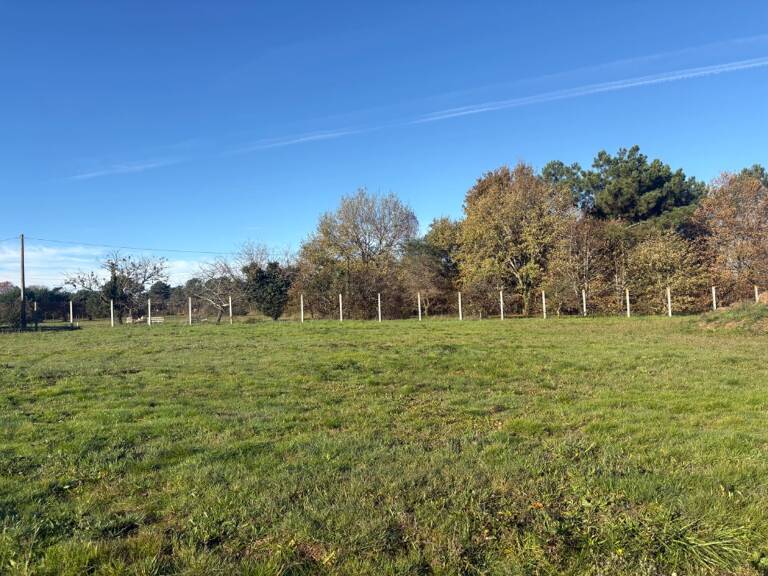 Terrain à bâtir à Saint-Magne-de-Castillon (33350) — photo 1