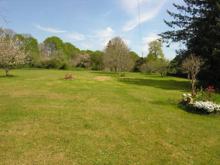 Terrain à bâtir à Romagne (33760) — photo 1