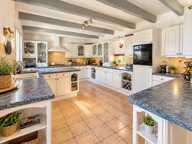 Grande maison familiale de 185 m² avec piscine, dépendances et e — photo 3