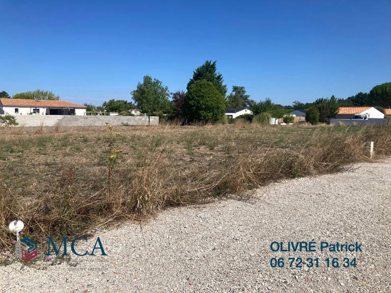 Terrain à bâtir à Rouffiac (17800) — photo 1