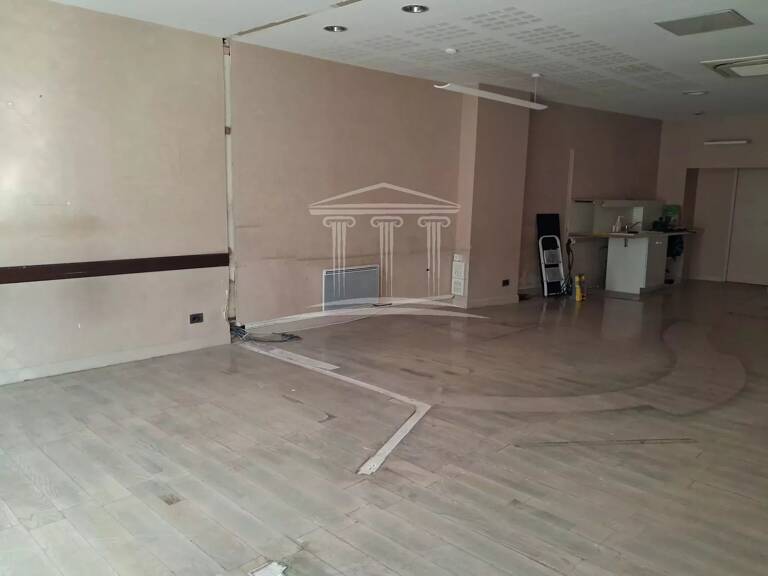 Local commercial — photo 1