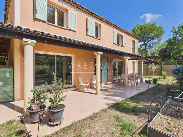 Villa dans un Domaine avec Piscine — photo du bien