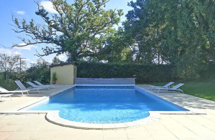 A vendre, secteur d'Aignan, Gers: Une très belle occasion pour acheter un hameau avec 5 logements (maisons et gîtes), dépendances, piscine au sel. 4 hectares de terrain avec des vignes. Très au calme — photo 5