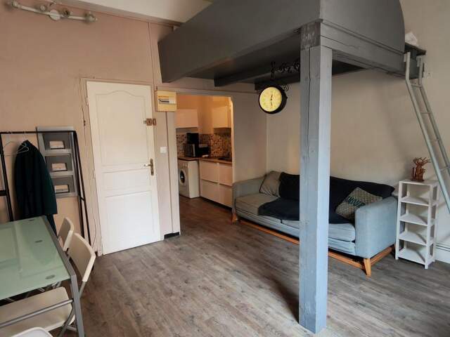 Studio meublé à louer – Rue Armand de Pontmartin, Avignon — photo du bien