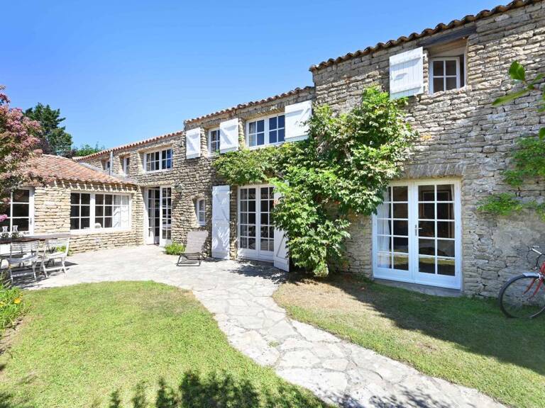 Belle propriété plein centre du village avec cours et jardin Les Portes En Re A VENDRE — photo 1