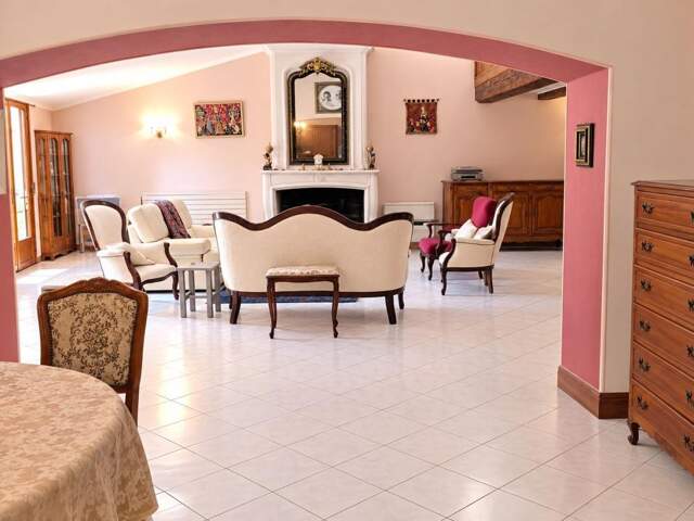 Maison ancienne de 284 m² (5 chambres) – Proche La Rochelle    À 25 mn' de La Rochelle – 10 mn' d’Aigrefeuille-d’Aunis 15 mn' de la Gare de Surgères ! — photo du bien