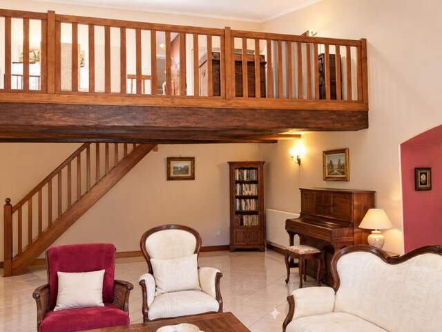 Maison ancienne de 284 m² (5 chambres) – Proche La Rochelle  📍 À 25 mn' de La Rochelle – 10 mn' d’Aigrefeuille-d’Aunis 15 mn' de la Gare de Surgères ! — photo du bien