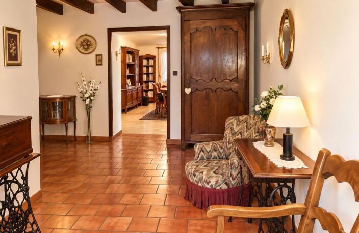 Maison ancienne de 284 m² (5 chambres) – Proche La Rochelle  📍 À 25 mn' de La Rochelle – 10 mn' d’Aigrefeuille-d’Aunis 15 mn' de la Gare de Surgères ! — photo 2