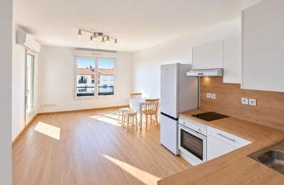 T2 meublé refait à neuf – terrasse 7 m², parking – dernier étage avec ascenseur — photo du bien