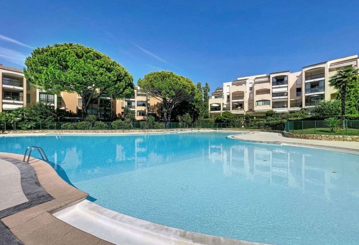 TOURNAMY - T2 AVEC TERRASSE + PARKING ET PISCINES — photo 1
