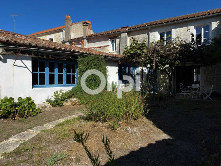 Maison charentaise au coeur de Thairé — photo 1