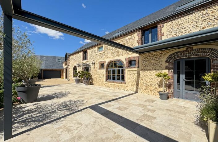 PROPRIETE HAUT DE GAMME – PLUS DE 320 M² – PISCINE INTERIEURE — photo 3