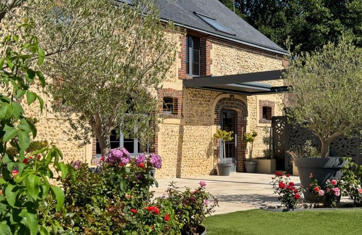 PROPRIETE HAUT DE GAMME – PLUS DE 320 M² – PISCINE INTERIEURE — photo 4