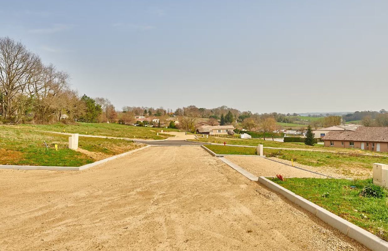 Terrain à bâtir de 791 m² à MONTSOUE (40)