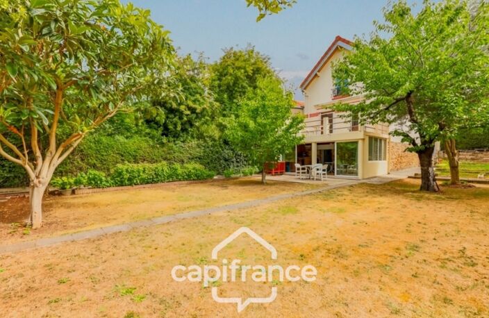 Vitry-sur-Seine-A vendre maison 5 pièces-jardin-terrasse-parcelle de 433m2-12mn à pied RER C et ligne 15-Parking — photo 2