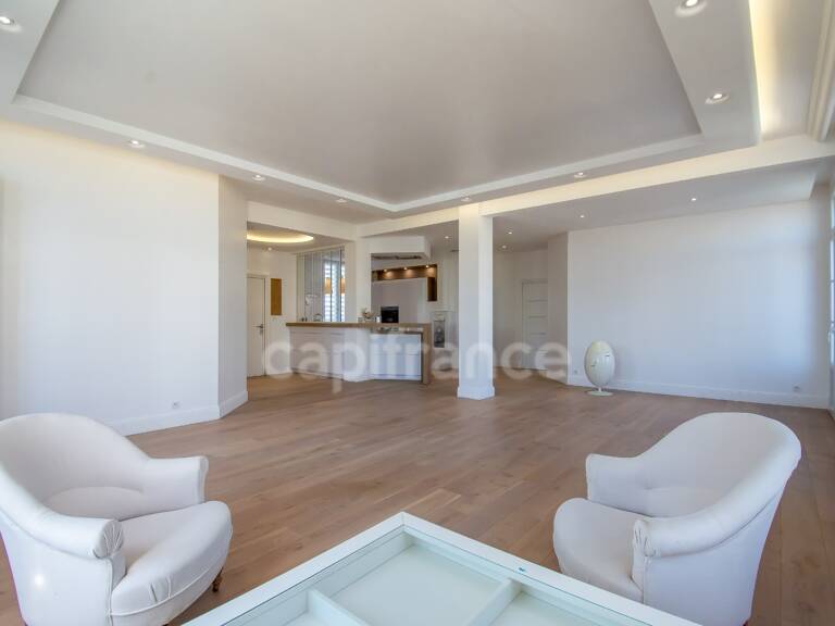 Royan hypercentre – Appartement de standing à l’esprit loft — photo 1