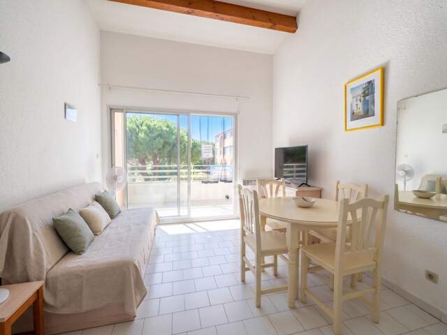 Cap d’Agde – Secteur Richelieu : Appartement T2 au 3ème et dernier étage avec parking et piscine — photo du bien