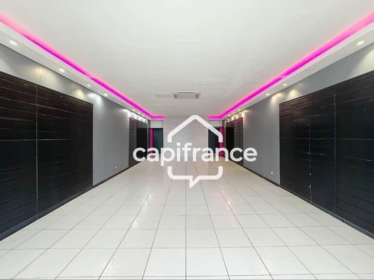 A LOUER LOCAL COMMERCIAL 77 m² JARRY-BAIE MAHAULT (971) — photo 1