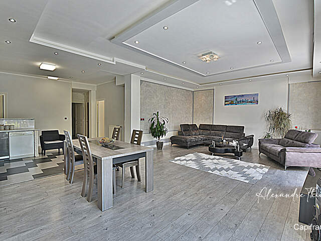 Dpt  (), à vendre  maison P12 — photo du bien