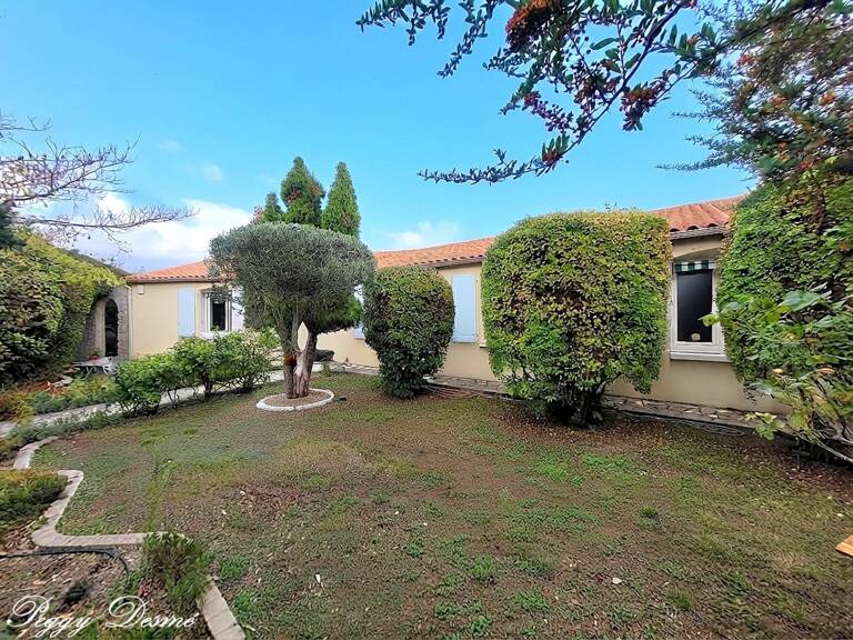 Maison à vendre 7 pièces PERIGNY (17) - Elégante maison de plain-pied de 144 m2 aux portes de La Rochelle - Double séjour- 4 chambres - Double garage - Sauna - Parcelle de 758 m2 — photo 1