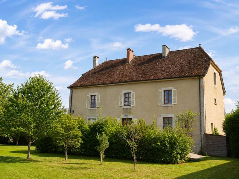 EXCLUSIVITÉ – CHAMBLAY (39380) | DEMEURE DE CARACTÈRE AVEC GÎTE, DÉPENDANCE ET POTENTIEL FONCIER — photo 1