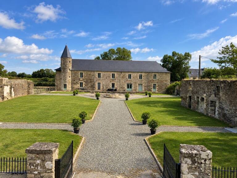MANOIR HISTORIQUE DU XIVᵉ SIÈCLE – 543 M² – 9 CHAMBRES – 5,5 HECTARES — photo 1