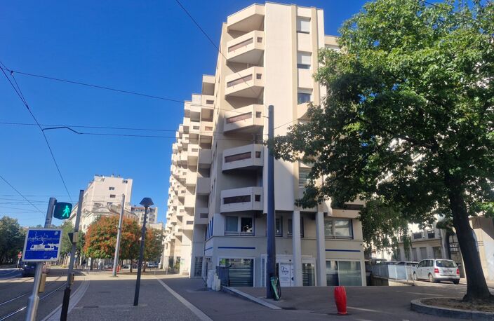 APPARTEMENT 97M² / 3 CHAMBRES / TERRASSE / GARAGE / FOURNEYRON ST ETIENNE (42) — photo 2