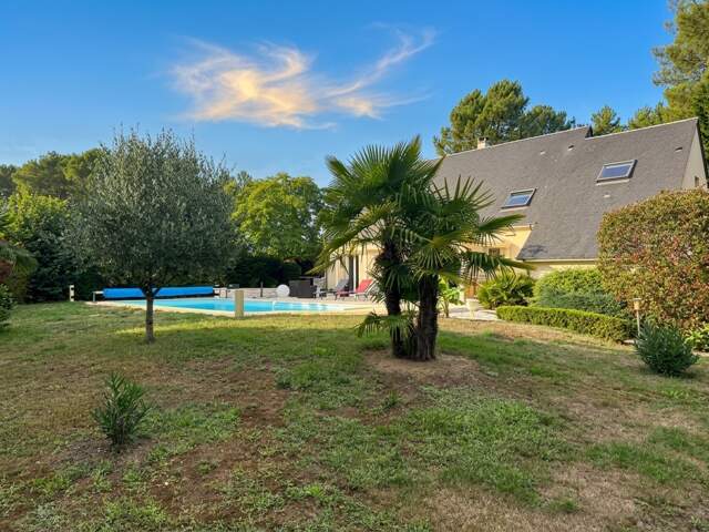 Magnifique maison familiale de 225 m², 6 chambres avec piscine et pinède à Guécélard – DPE B — photo du bien