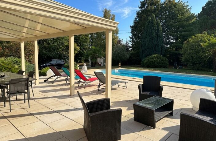 Magnifique maison familiale de 225 m², 6 chambres avec piscine et pinède à Guécélard – DPE B — photo 3