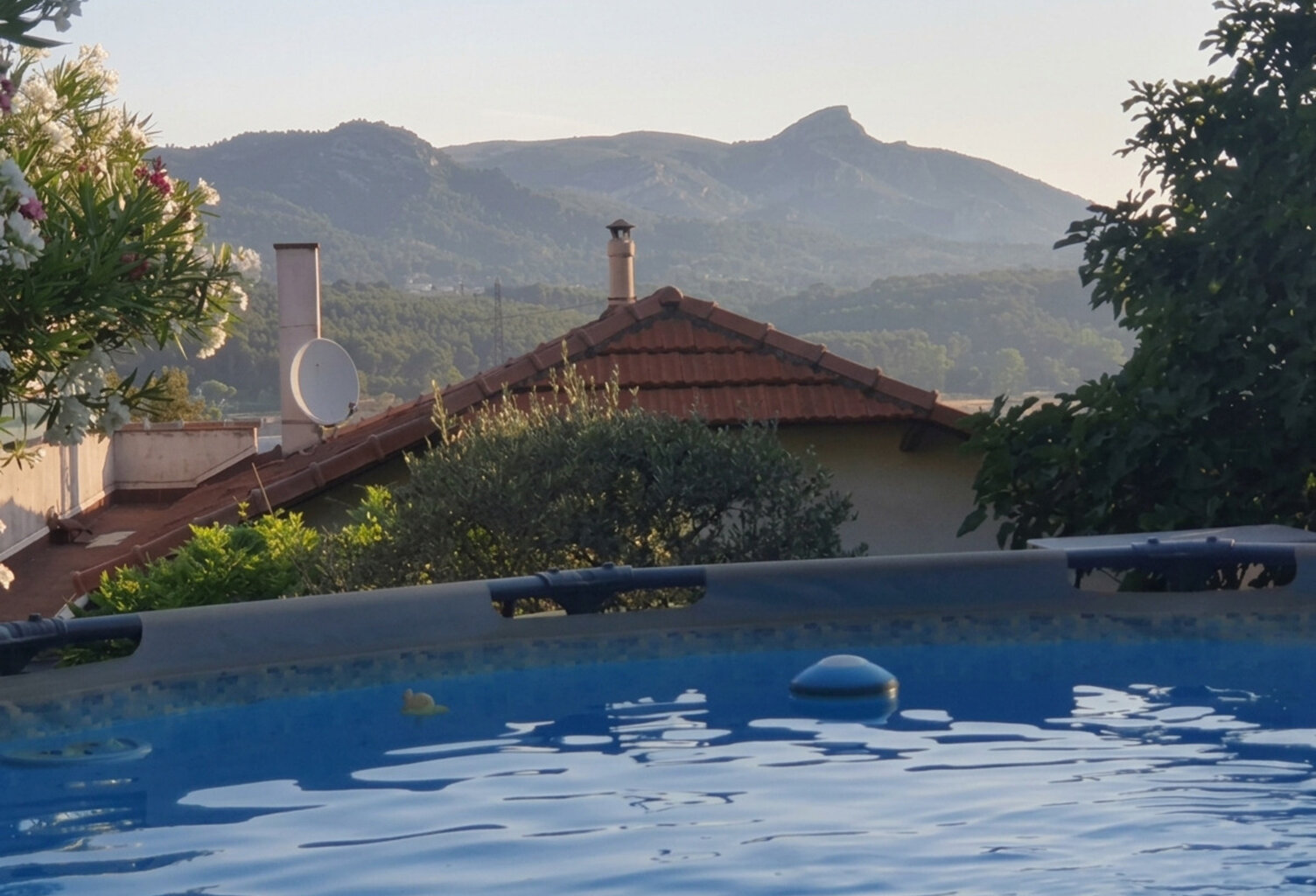 Dpt Bouches du Rhône (13), à vendre LA PENNE SUR HUVEAUNE VILLA P4 de 90 m² vue panoramique avec piscine,  studio en dépendance sur Terrain de 650 m² — photo 1