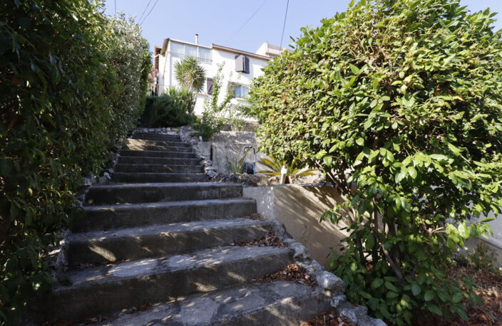Dpt Bouches du Rhône (13), à vendre LA PENNE SUR HUVEAUNE VILLA P4 de 90 m² vue panoramique avec piscine,  studio en dépendance sur Terrain de 650 m² — photo 4