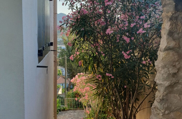 Dpt Bouches du Rhône (13), à vendre LA PENNE SUR HUVEAUNE VILLA P4 de 90 m² vue panoramique avec piscine,  studio en dépendance sur Terrain de 650 m² — photo 5