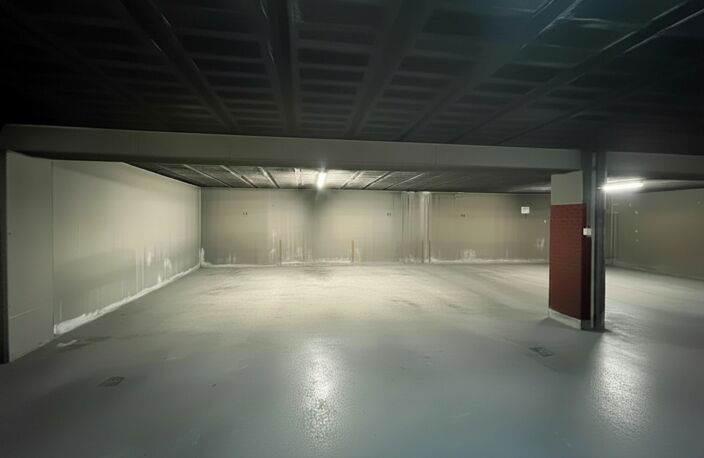Place de parking sécurisée – Hypercentre Annecy (74) — photo 2