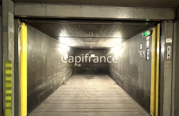 Place de parking sécurisée – Hypercentre Annecy (74) — photo 3