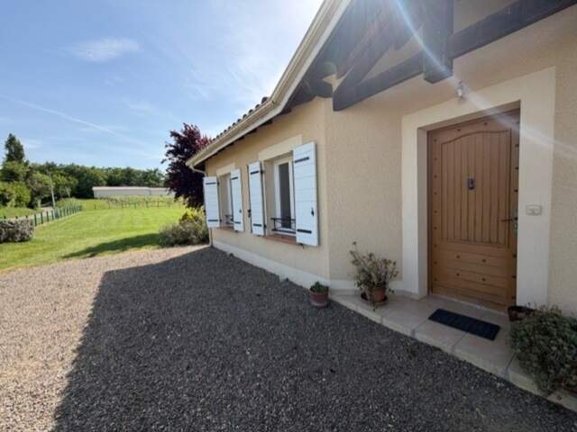 PLAISANCE(32): agréable MAISON de 2009, 3 chambres, gande piece de vie avec terrasse et VUE, calme, 2300m2 jardin clos plat — photo du bien