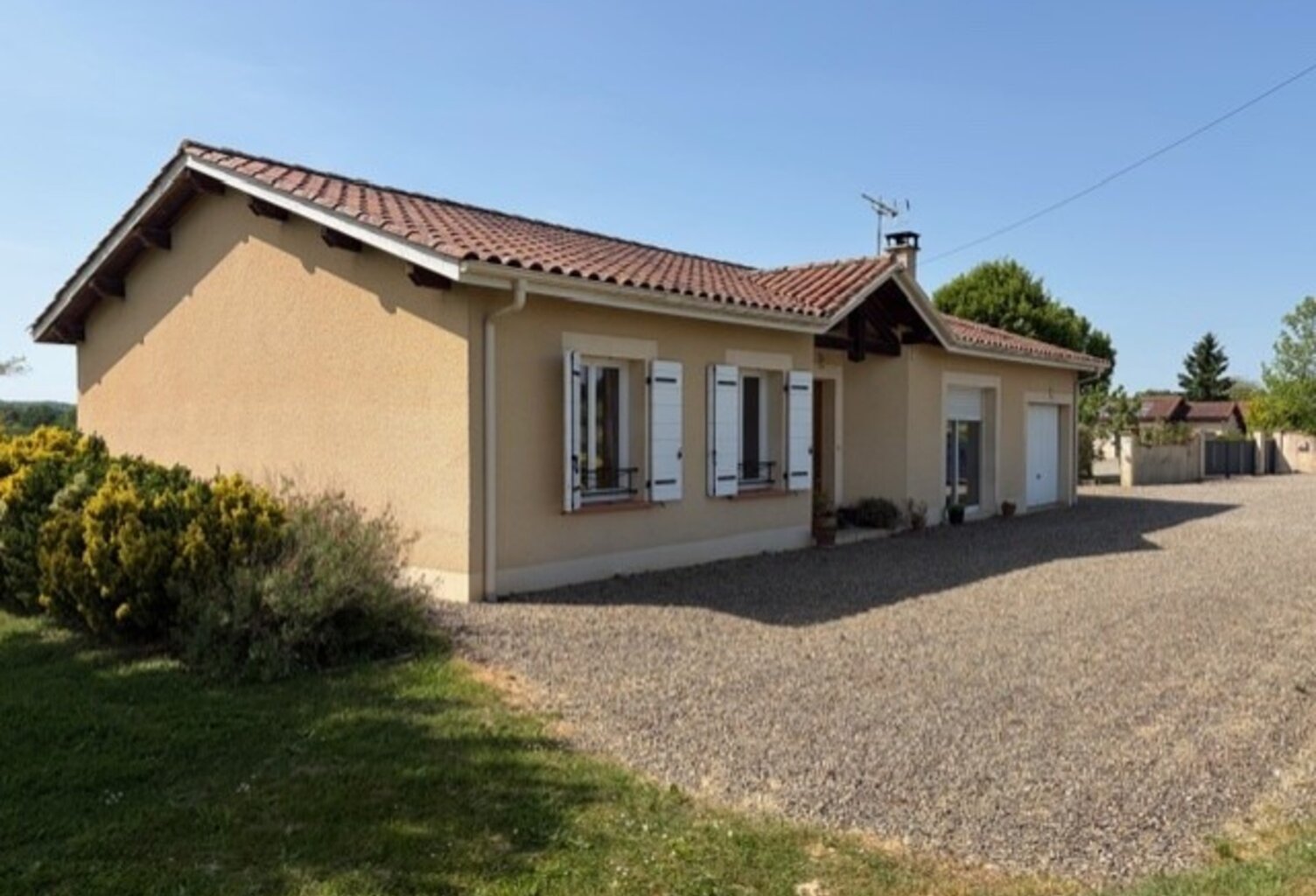 PLAISANCE(32): agréable MAISON de 2009, 3 chambres, gande piece de vie avec terrasse et VUE, calme, 2300m2 jardin clos plat — photo 1