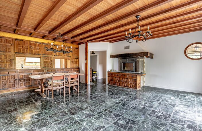Charmante maison atypique de 9 pièces à vendre, à Montlhéry avec potentiel d’aménagement — photo 2