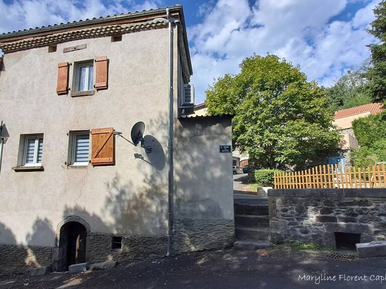 Maison de village T2/T3 de 48 m² (60 m² au sol) entièrement rénovée - Tourzel-Ronzières — photo 1